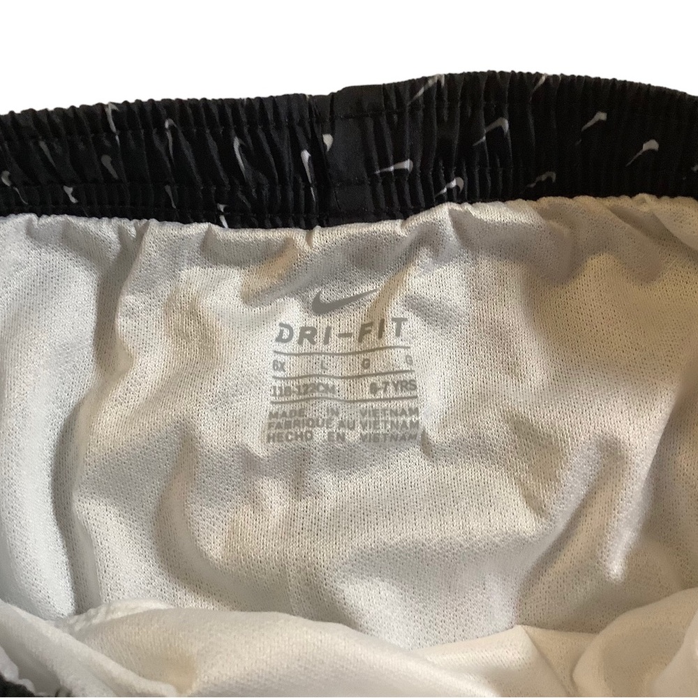 New NWT Nike Girls Sport Dri-Fit
Shorts Size 6X - Picture 5 of 6